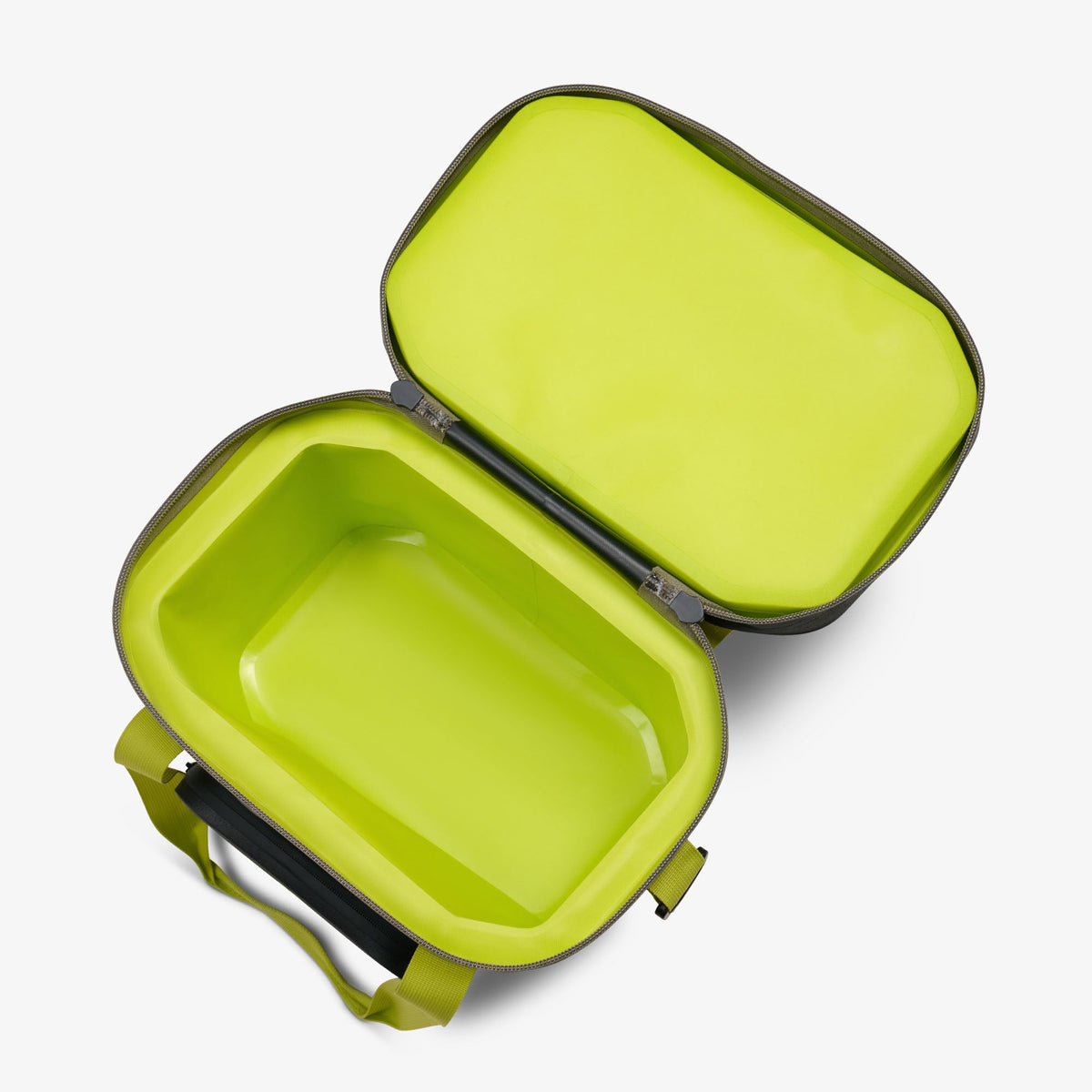 trailmate-18-can-cooler-bag-c0 00066772-O2.jpg